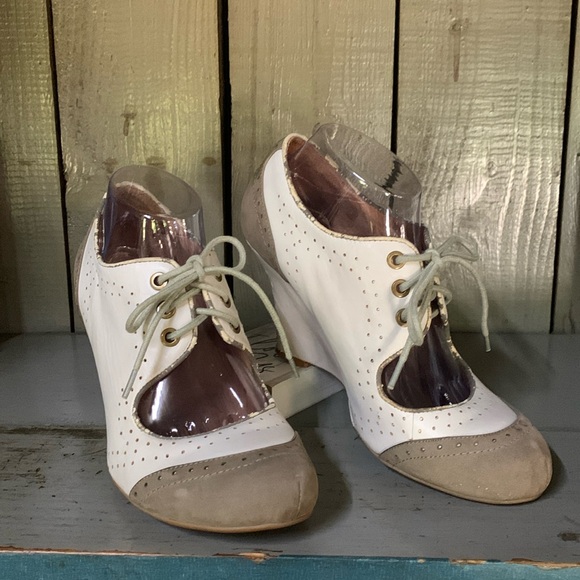 Jeffrey Campbell Shoes - Jeffrey Campbell Ibiza, vintage lace up wedge